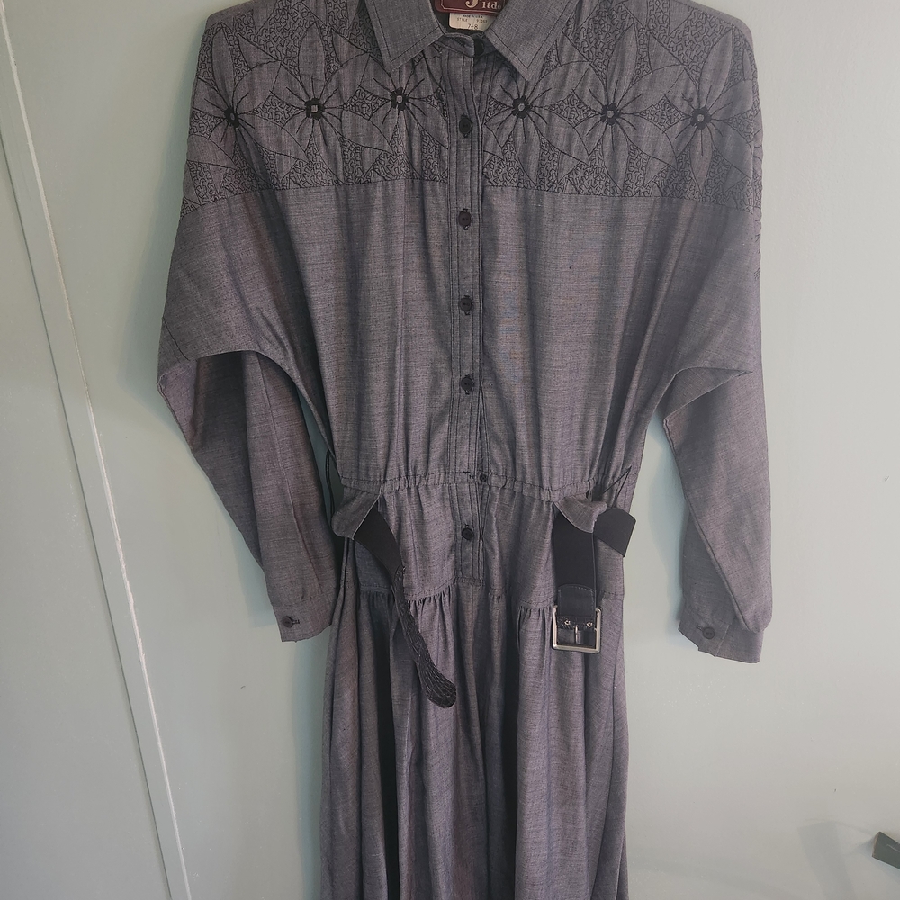Elegant Gray Midi Dress
